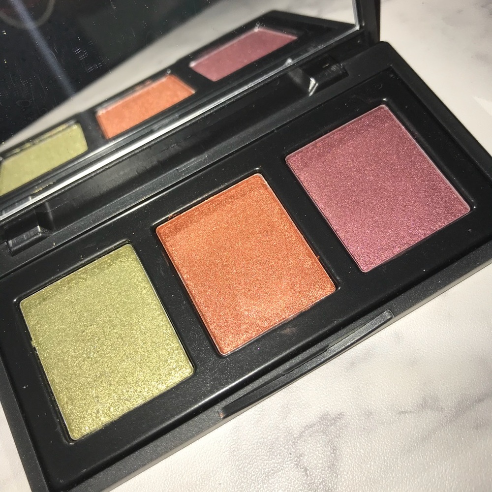 Metallic eyeshadow trio 💚🧡💜
